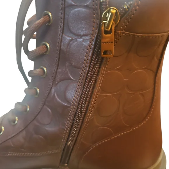 COACH Man Citysole EMB Leather Up Logo Combat Boots CC748 Size 8D Brand new